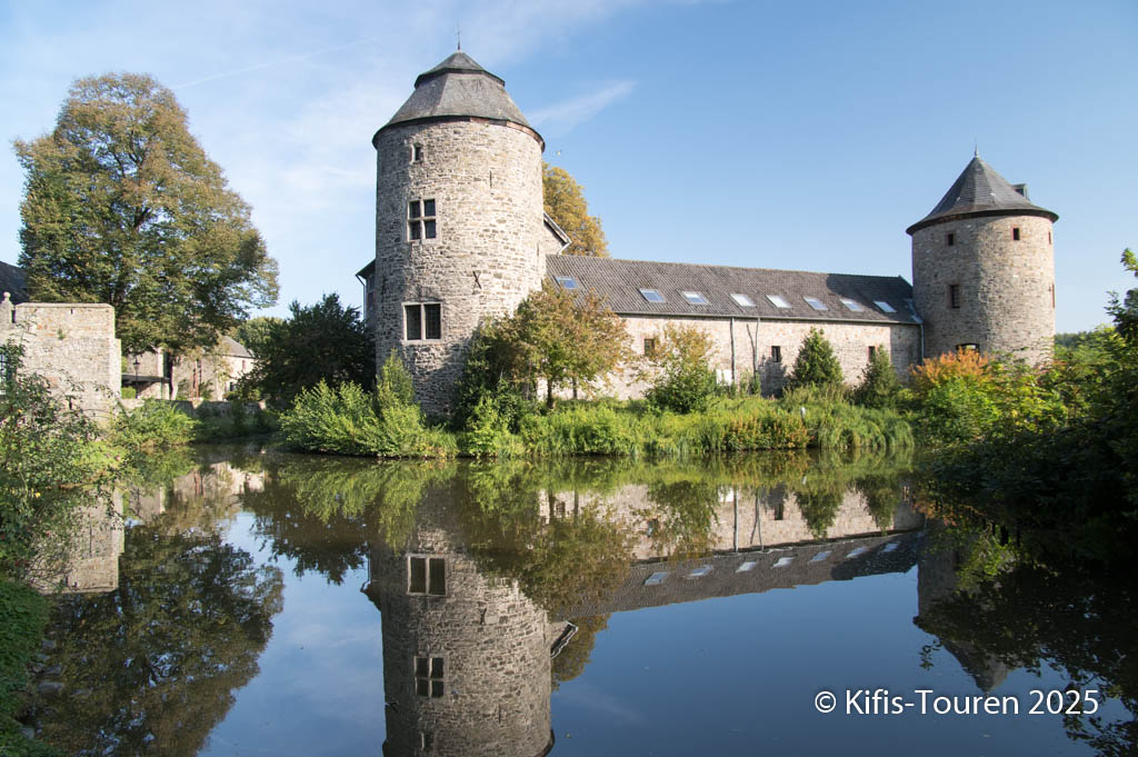 Herbstausflug nach Ratingen: Stadtwald im bunten Farbenmeer